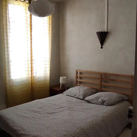 Grande maison ancienne simple et spacieuse. Vichy Extérieur photo