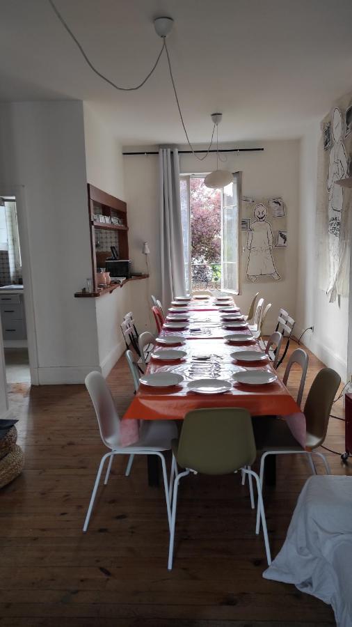 Grande Maison Ancienne Simple Et Spacieuse. Holiday home Vichy