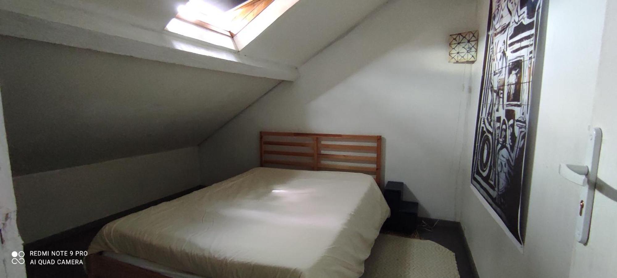 Grande Maison Ancienne Simple Et Spacieuse. Vichy