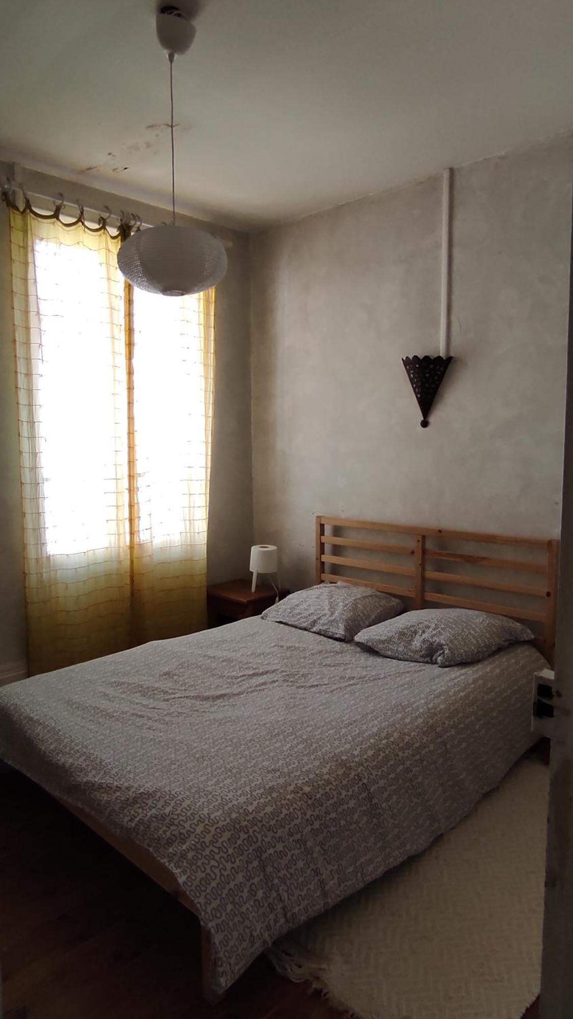 Grande Maison Ancienne Simple Et Spacieuse. Vichy