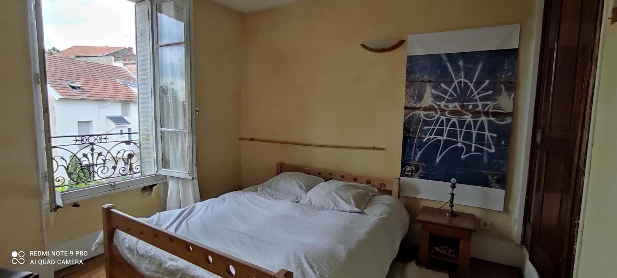 Grande Maison Ancienne Simple Et Spacieuse. Vichy